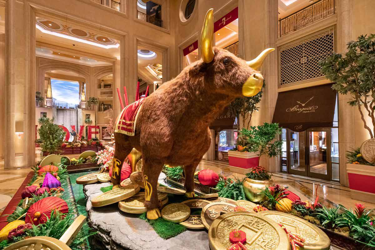 bull display for chinese new year at palazzo 