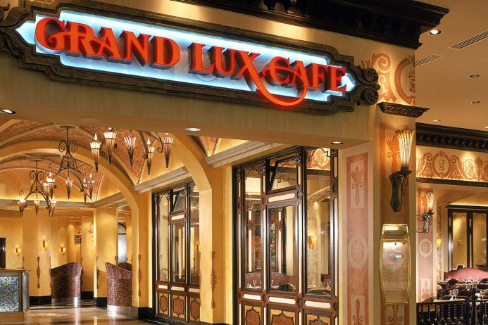 Image of the indoor entrance sign to Grand Lux Cafe