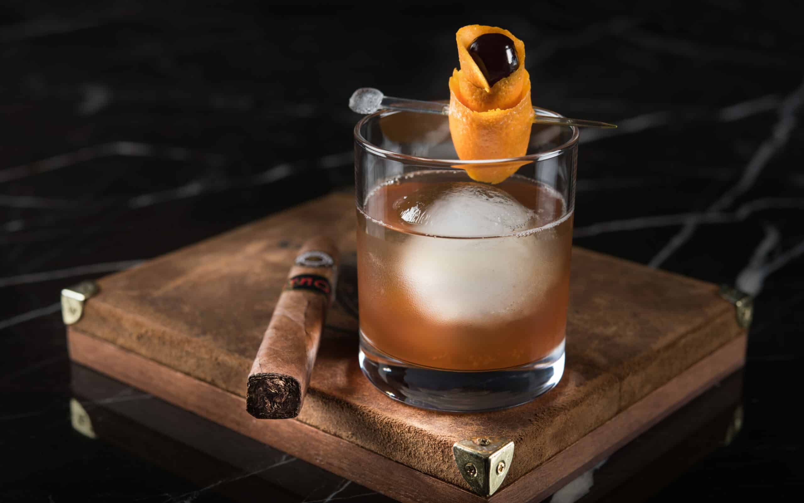 Montecristo cigar and drink