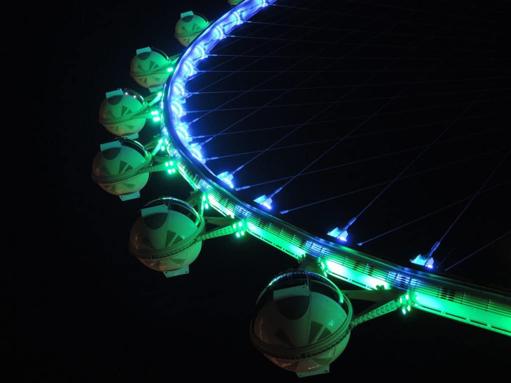 green LINQ High Roller wheel at night