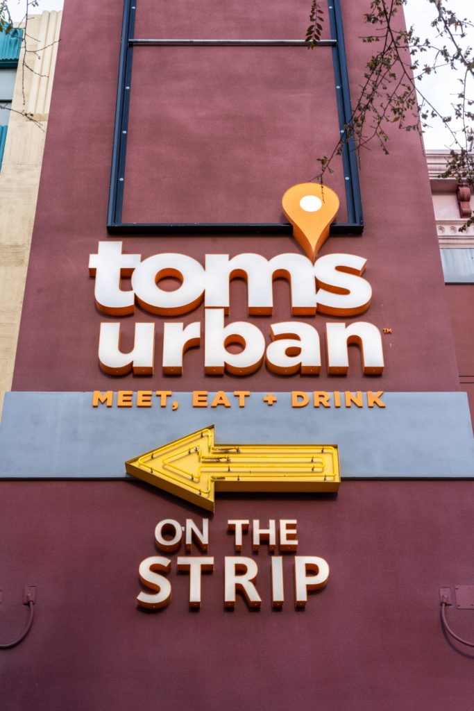 sign pointing to Tom's Urban on the Strip