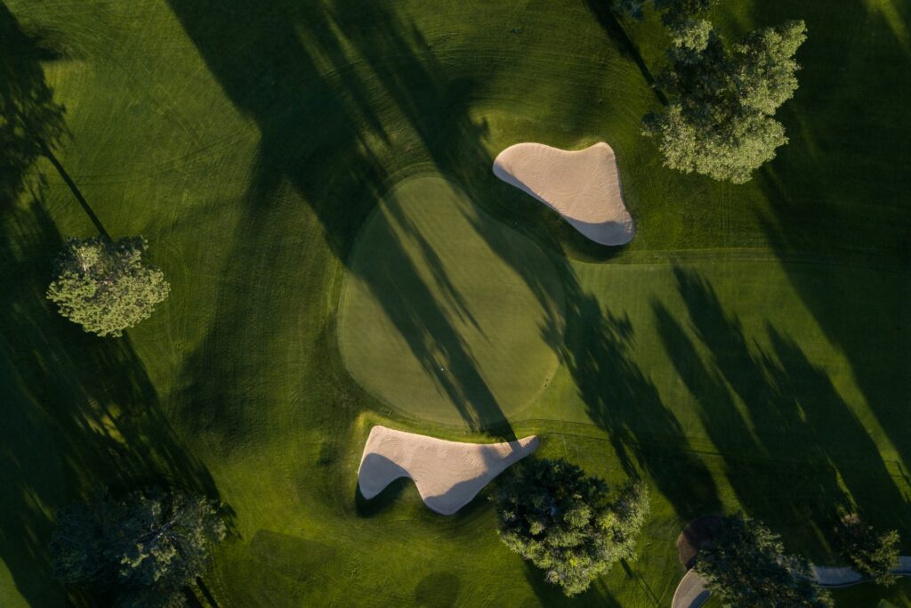 birds eye view of a golf course