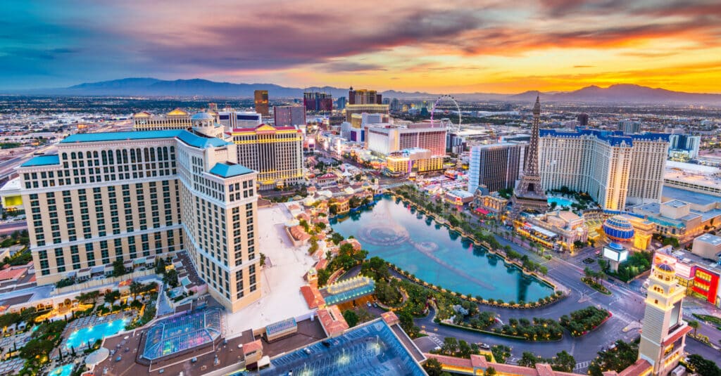 The Quick Guide to Visiting Vegas Beyond the Strip - readysetjetset