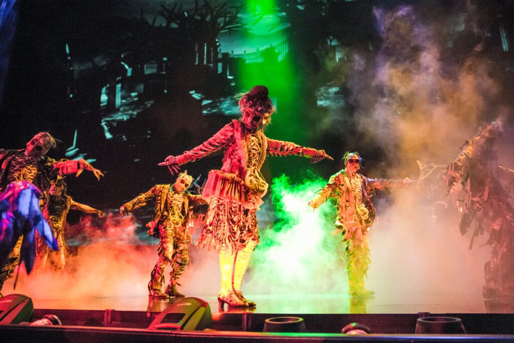 Michael Jackson ONE Show by Cirque du Soleil Thriller Performance